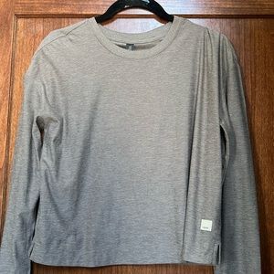 Vuori crewneck thin sweatshirt/long sleeve tee